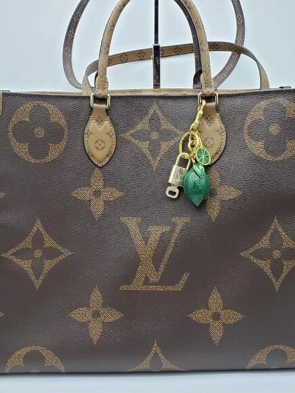 Louis Vuitton Authentic Gold Lock 🔒 Unbranded Lemon Keychain Charm for Bags - Picture 4 of 11